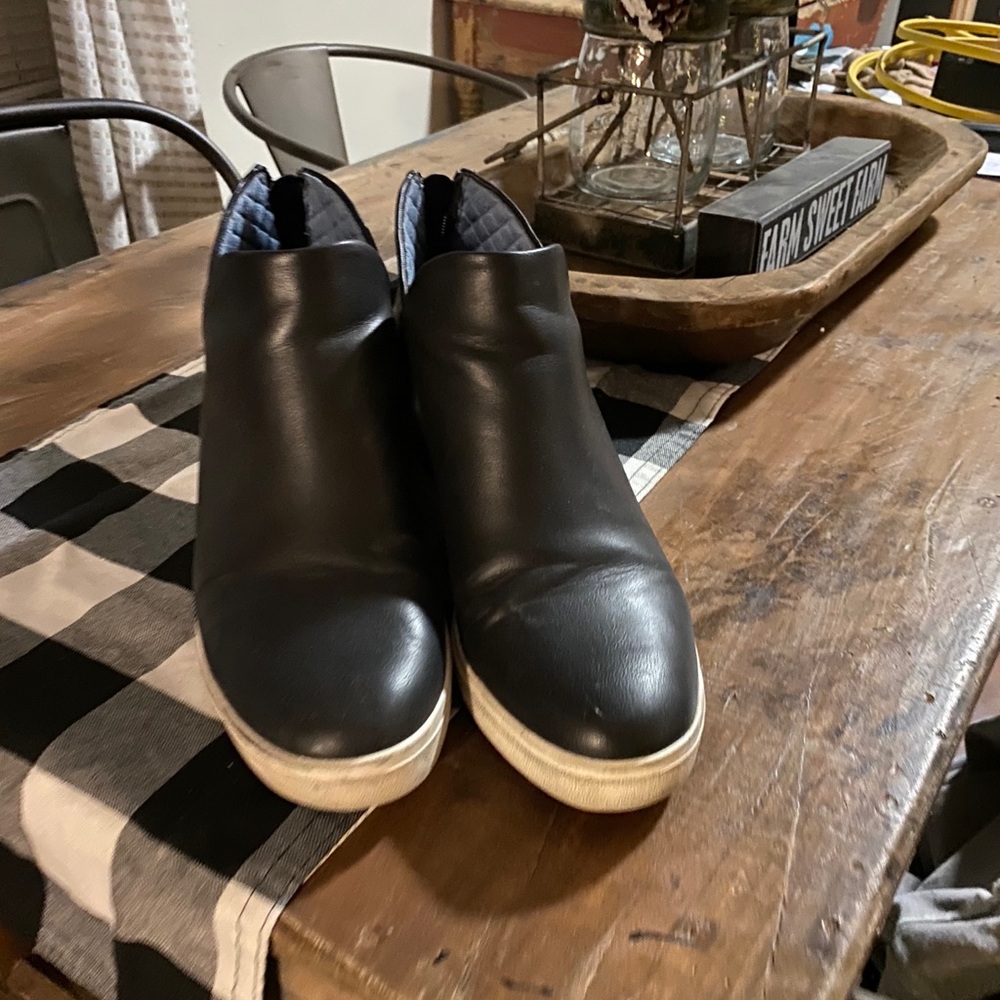 Dr. Scholl’s wedge sneaker